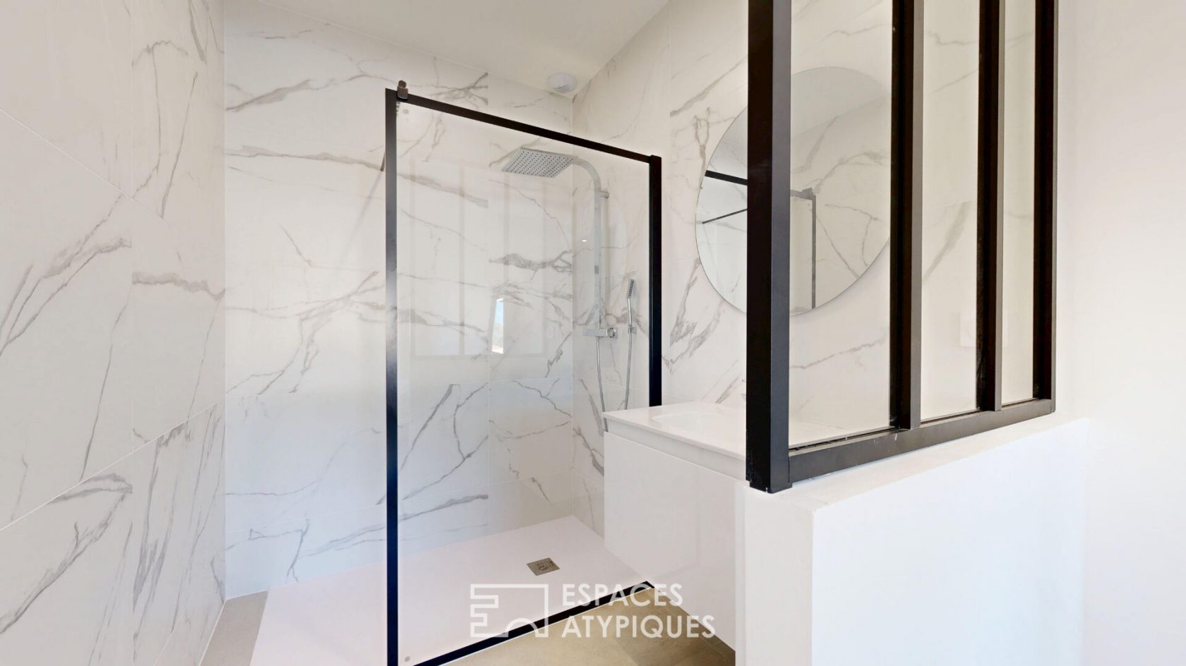 Villa contemporaine neuve avec vue dégagée sur les hauteurs de Narbonne
