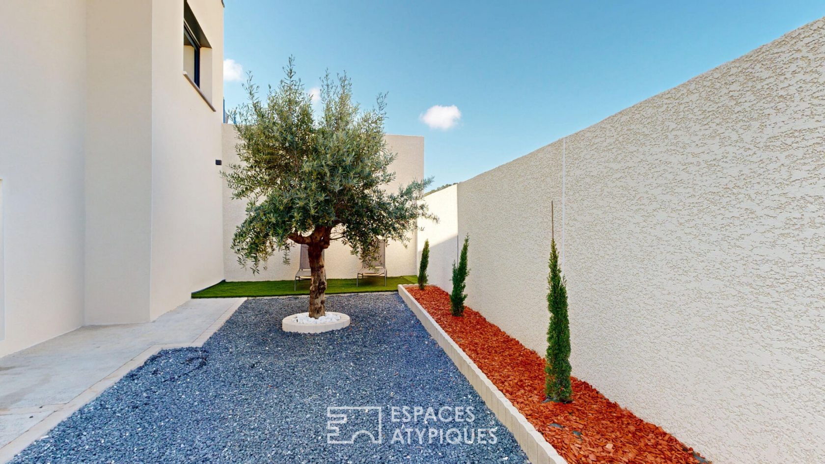 Villa contemporaine neuve avec vue dégagée sur les hauteurs de Narbonne