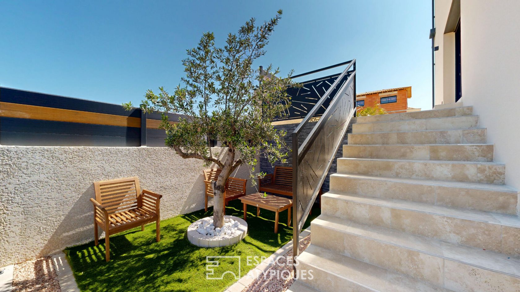 Villa contemporaine neuve avec vue dégagée sur les hauteurs de Narbonne