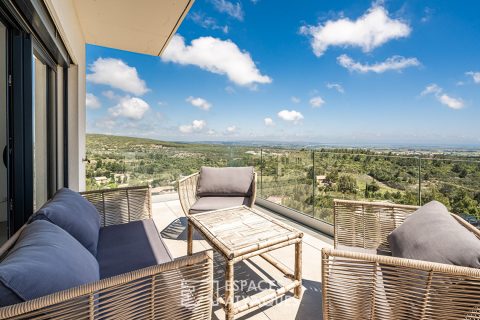 Villa d’architecte d’exception avec vue imprenable et piscine à débordement
