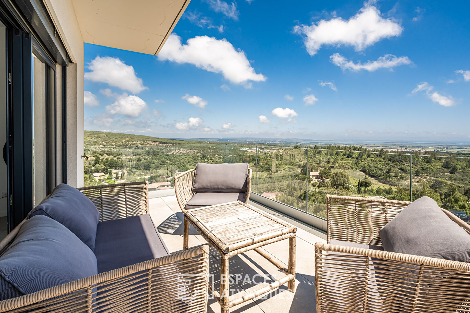 Villa d’architecte d’exception avec vue imprenable et piscine à débordement