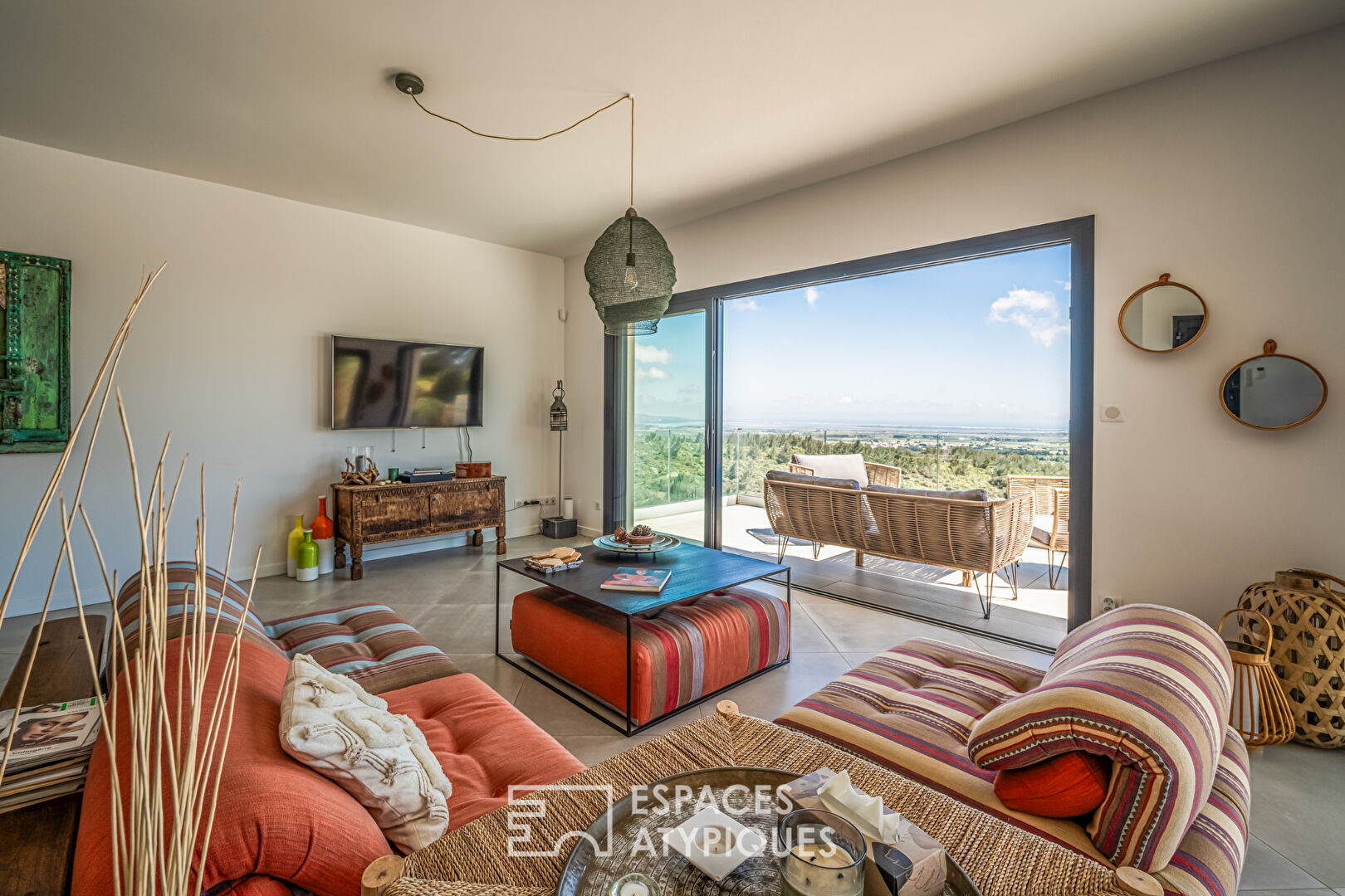 Villa d’architecte d’exception avec vue imprenable et piscine à débordement