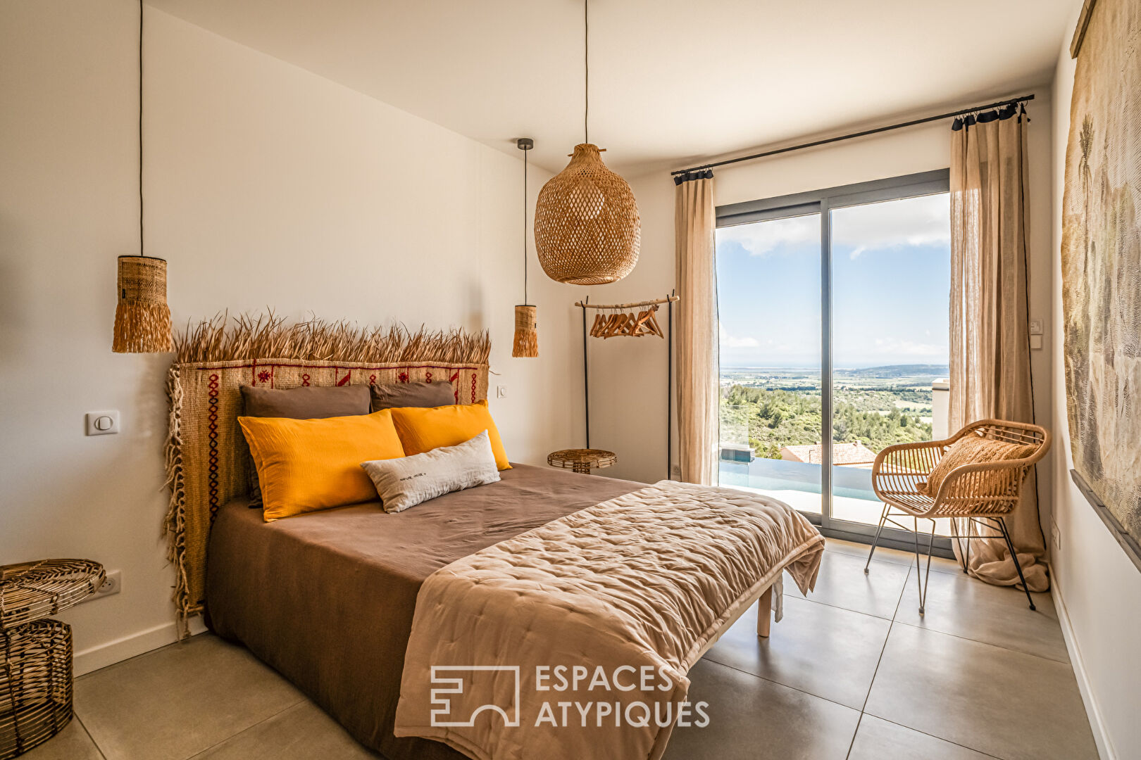 Villa d’architecte d’exception avec vue imprenable et piscine à débordement