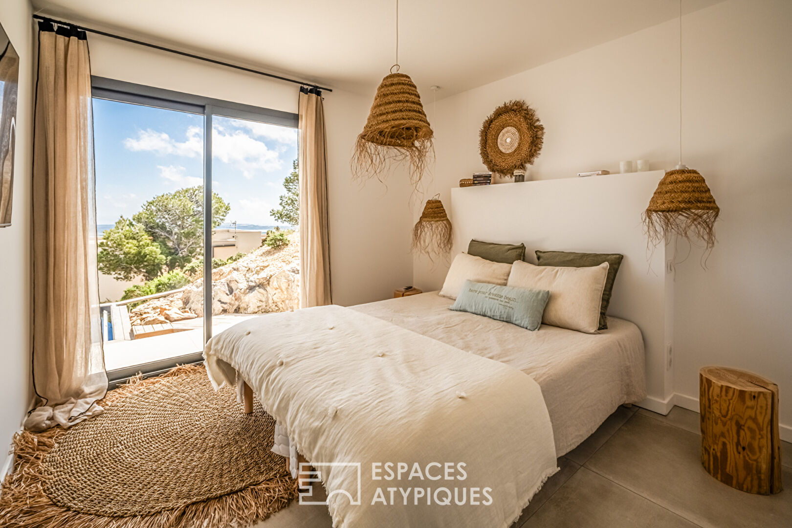Villa d’architecte d’exception avec vue imprenable et piscine à débordement