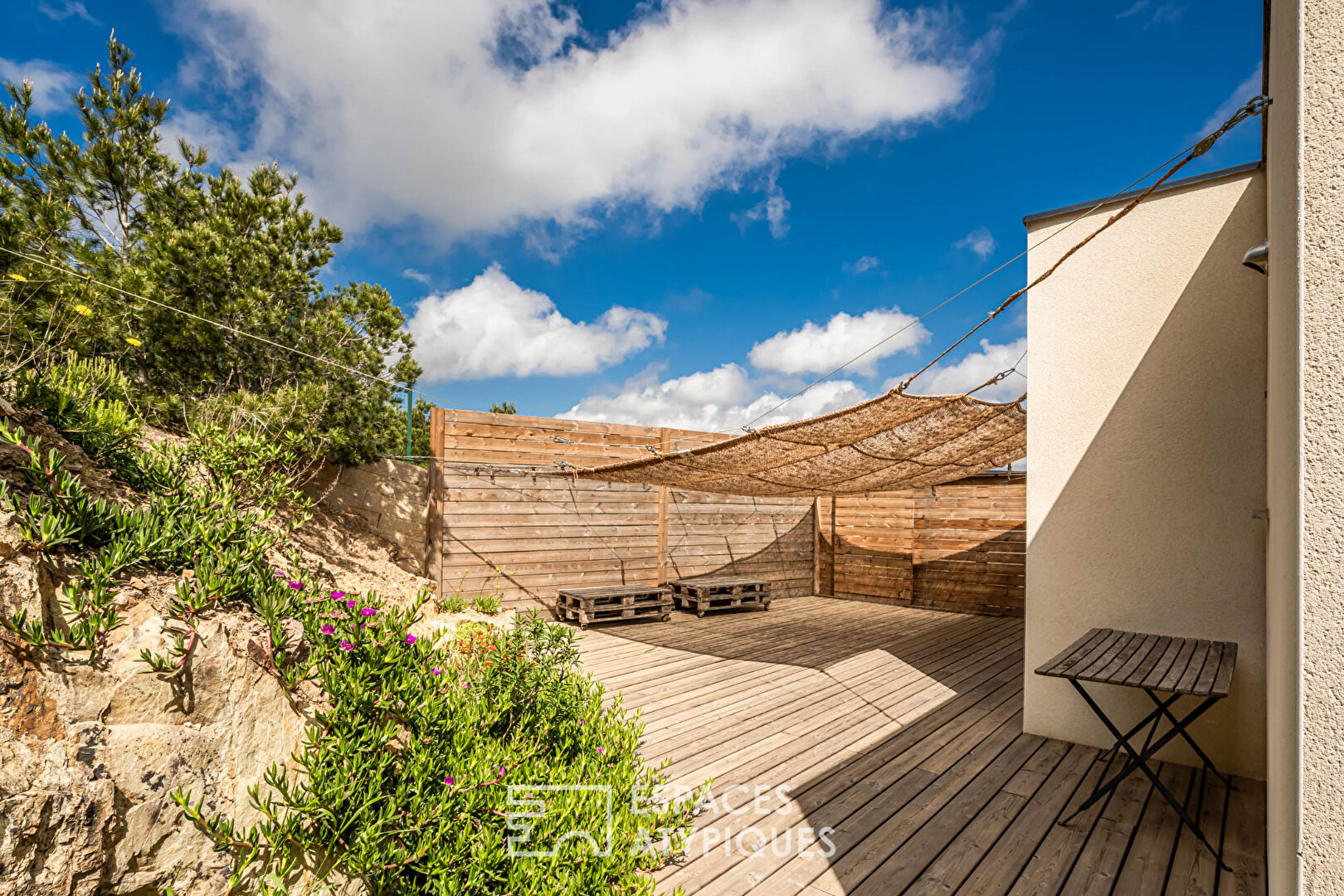 Villa d’architecte d’exception avec vue imprenable et piscine à débordement
