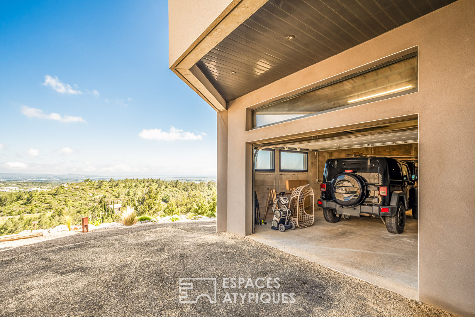 Villa d’architecte d’exception avec vue imprenable et piscine à débordement