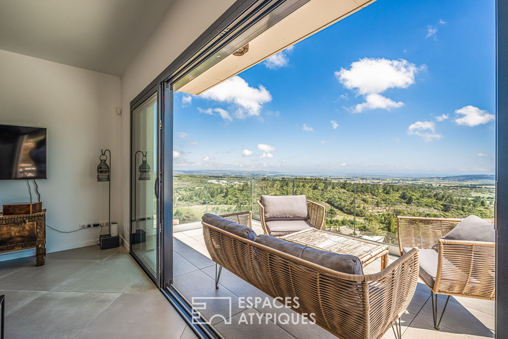 Villa d’architecte d’exception avec vue imprenable et piscine à débordement