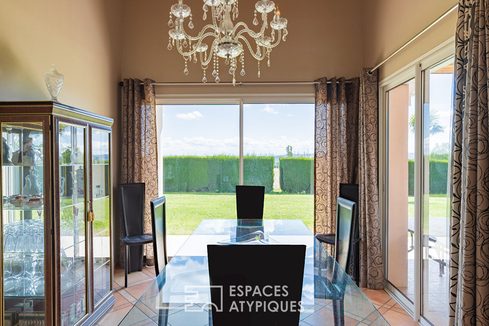 Villa d’architecte avec vue Pyrénées à Saint-Martin-Lalande