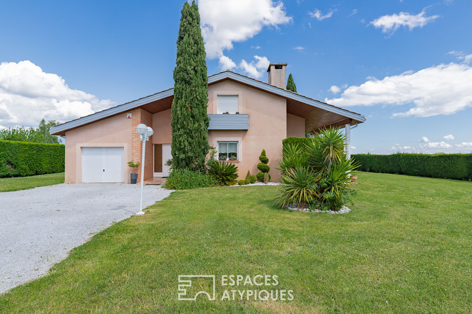 Villa d’architecte avec vue Pyrénées à Saint-Martin-Lalande