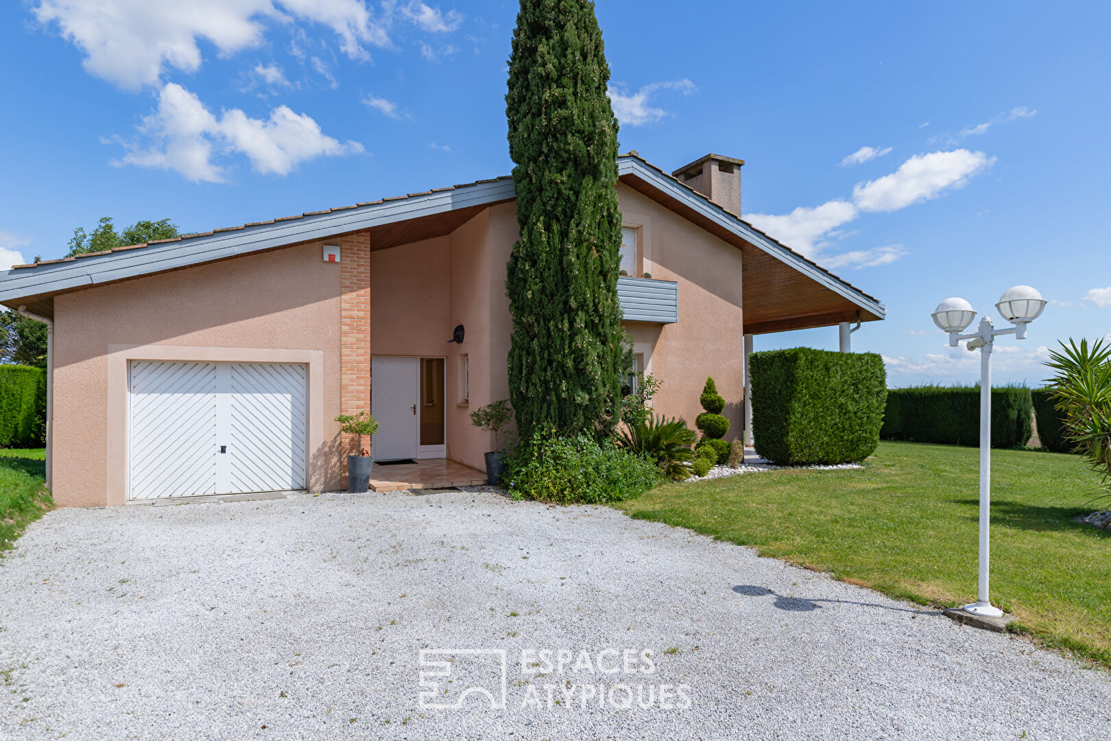 Villa d’architecte avec vue Pyrénées à Saint-Martin-Lalande