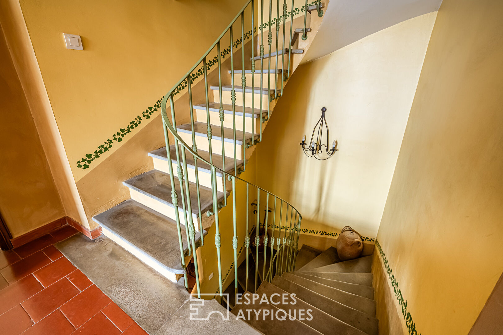 Maison vigneronne de caractère avec dépendances et grand jardin entre Narbonne et Béziers