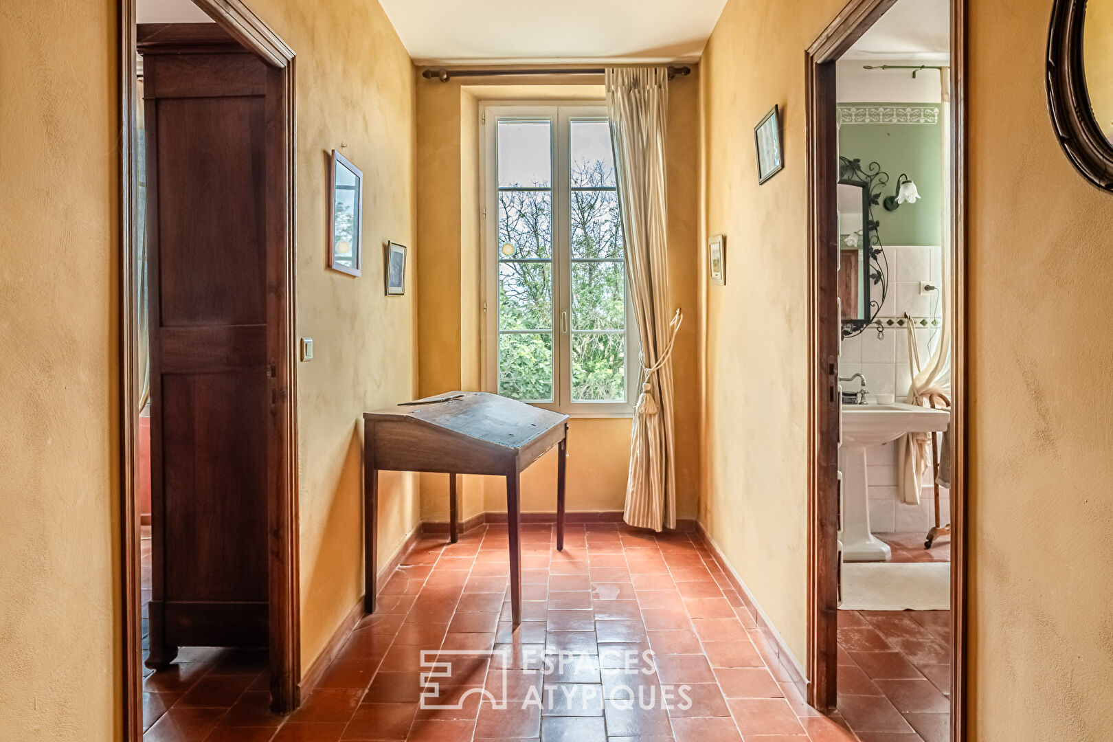 Maison vigneronne de caractère avec dépendances et grand jardin entre Narbonne et Béziers