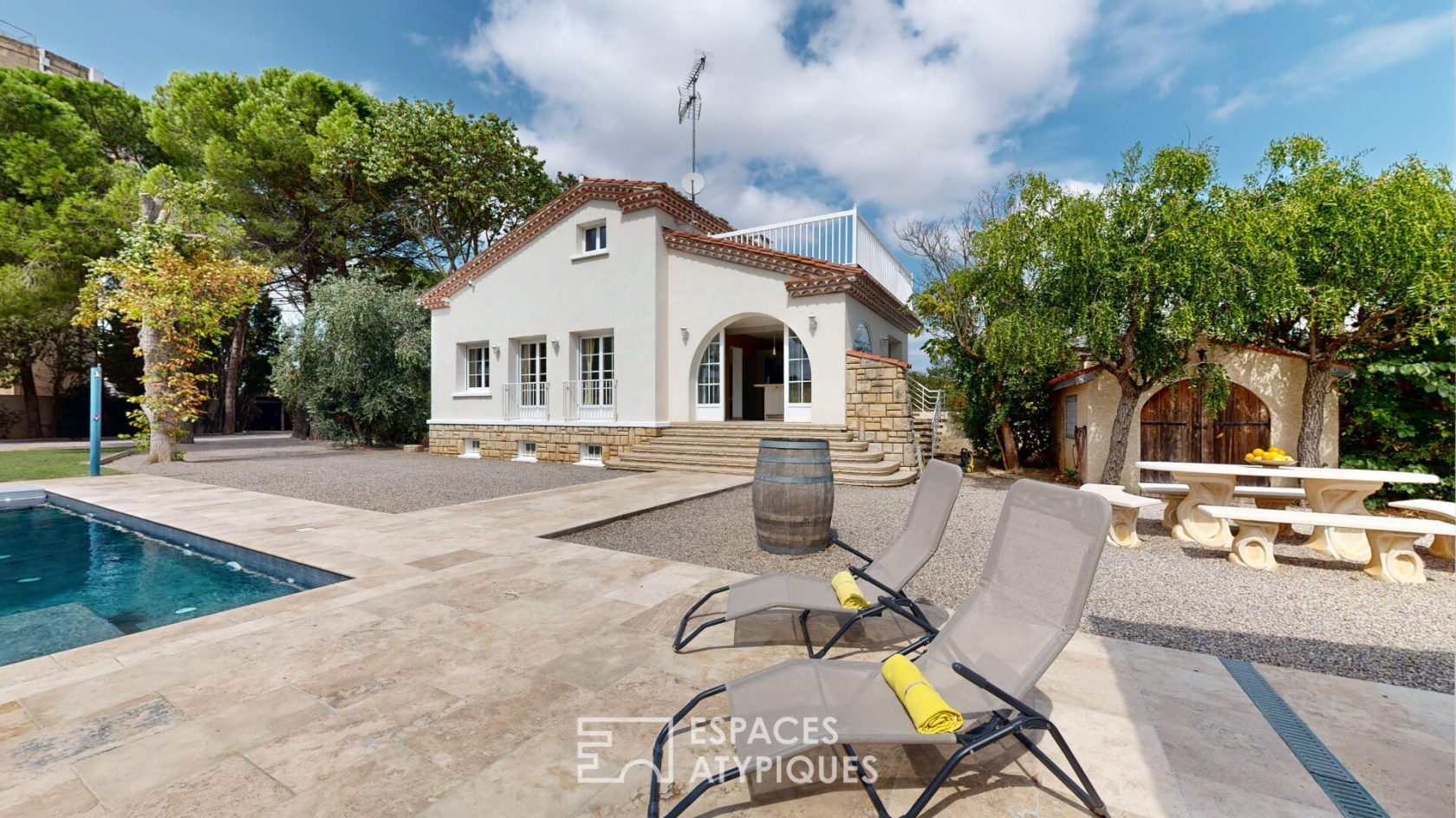 Villa de caractère avec dépendances, parc arboré et piscine – Proche Narbonne
