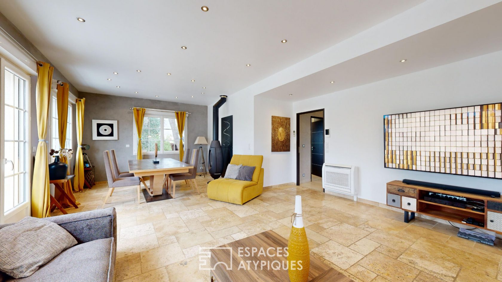 Villa de caractère avec dépendances, parc arboré et piscine – Proche Narbonne