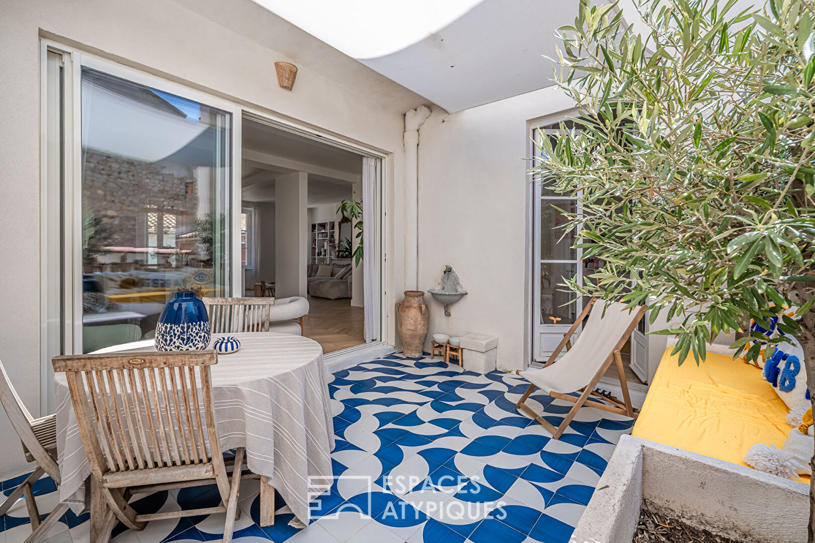 Appartement de caractère avec terrasse et garage proche des Halles de Narbonne