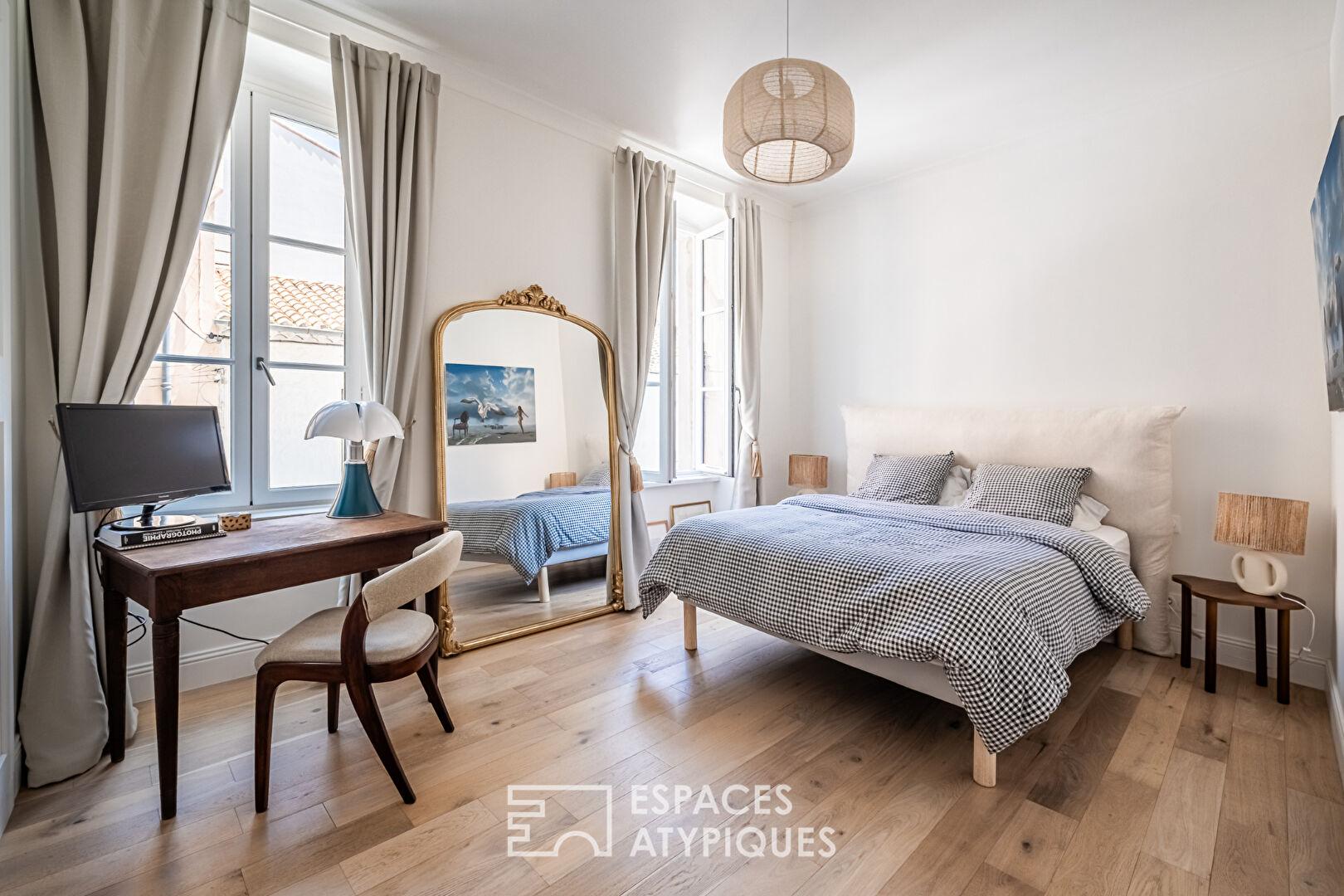 Appartement de caractère avec terrasse et garage proche des Halles de Narbonne