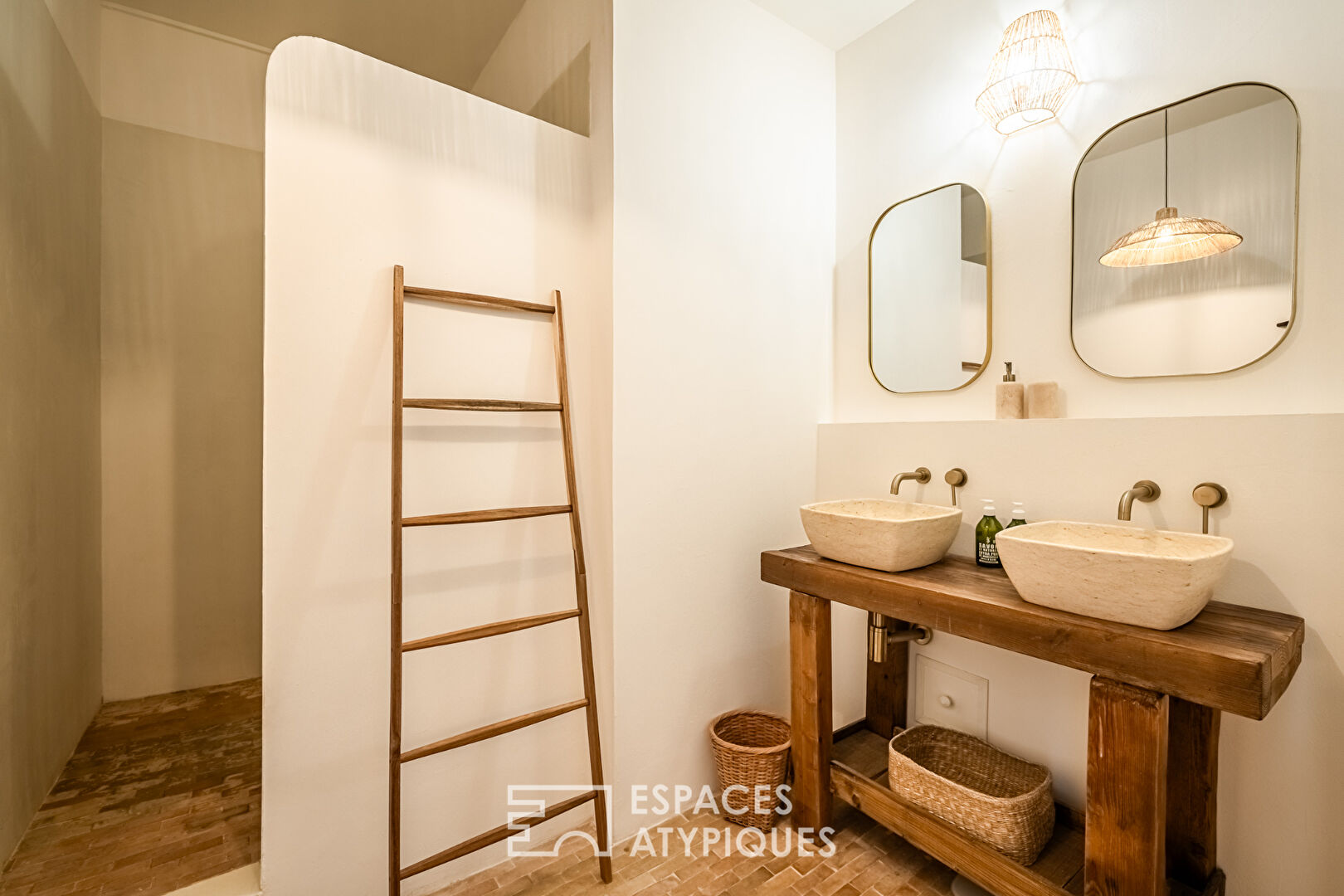 Appartement de caractère avec terrasse et garage proche des Halles de Narbonne
