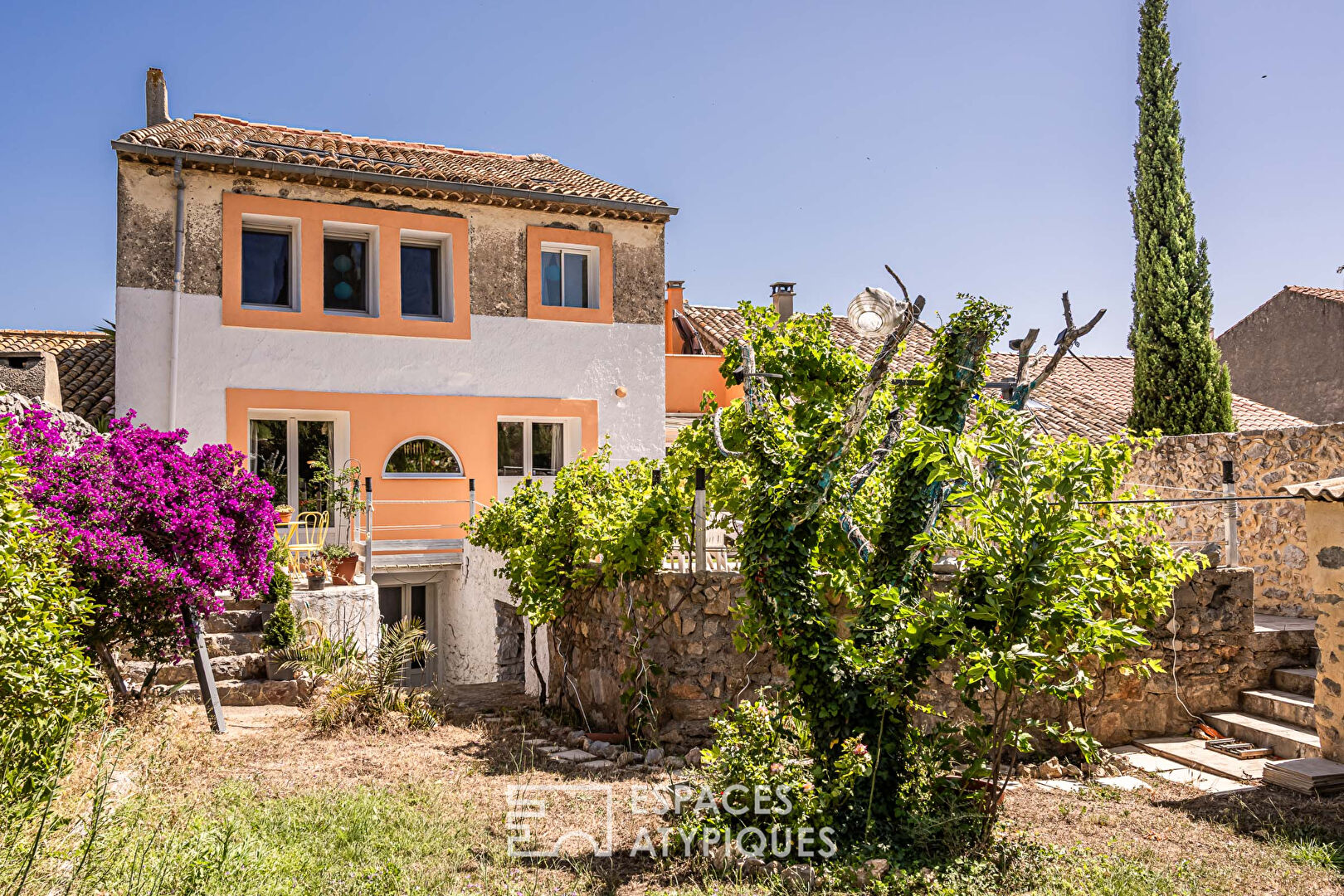 Vigneronne d’exception au cachet rare à 5 minutes des plages sauvages