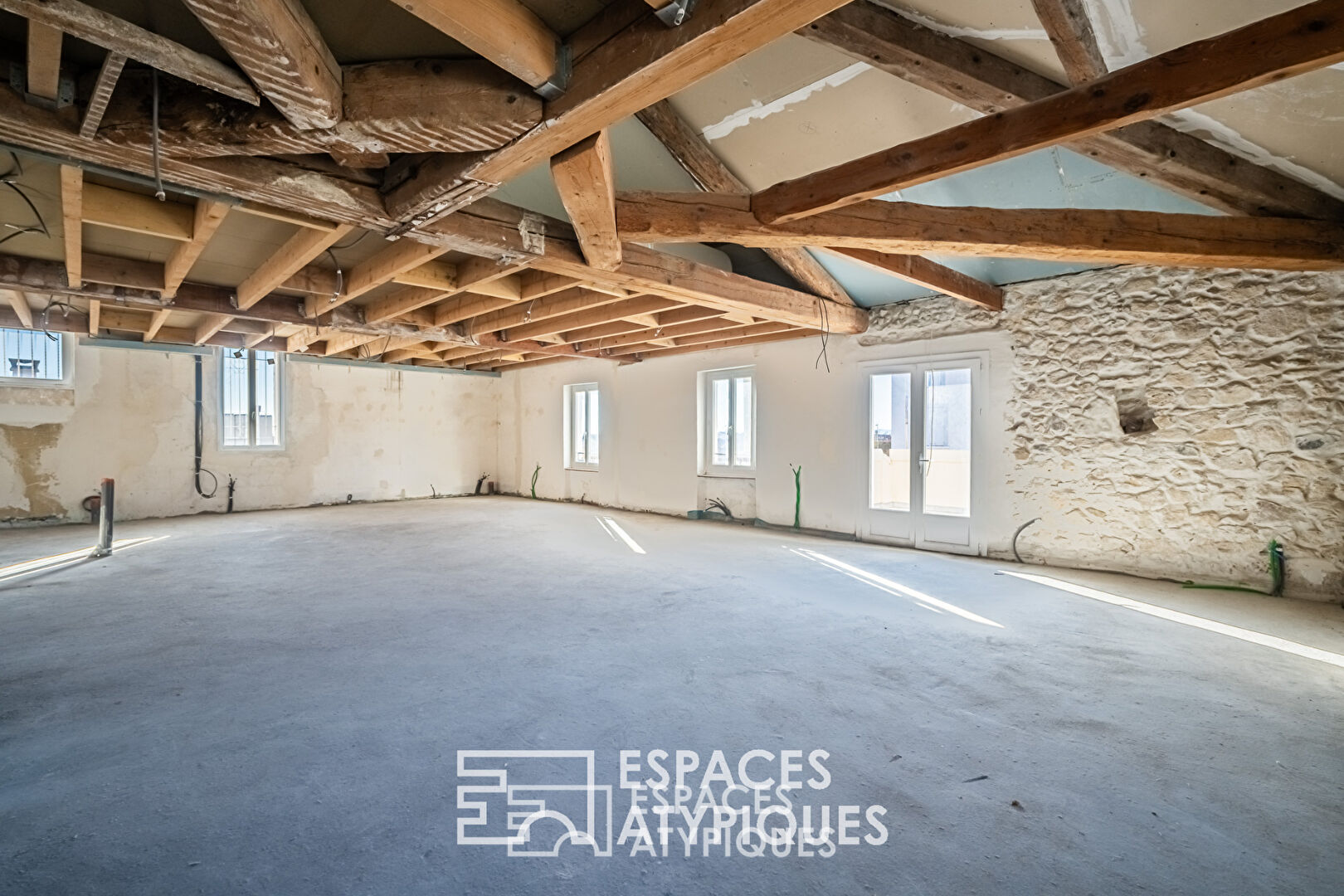 Loft en dernier étage avec vue sur les toits de Narbonne