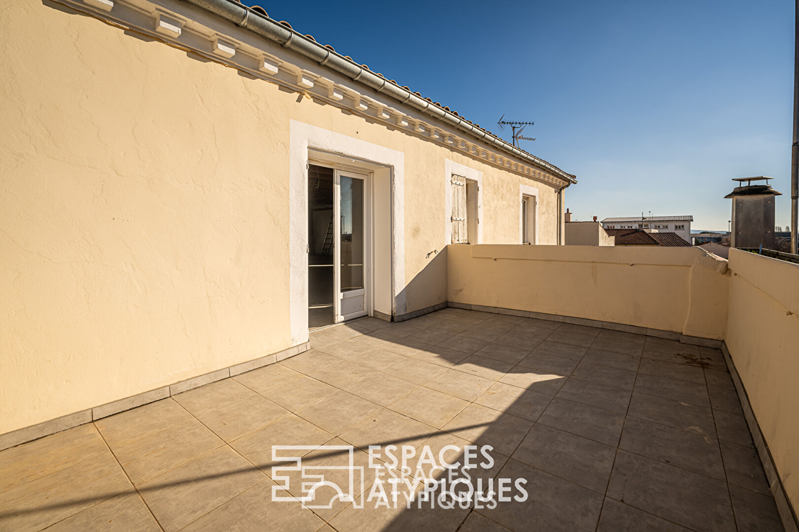 Loft en dernier étage avec vue sur les toits de Narbonne