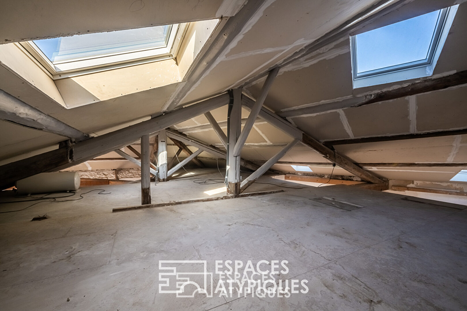 Loft en dernier étage avec vue sur les toits de Narbonne