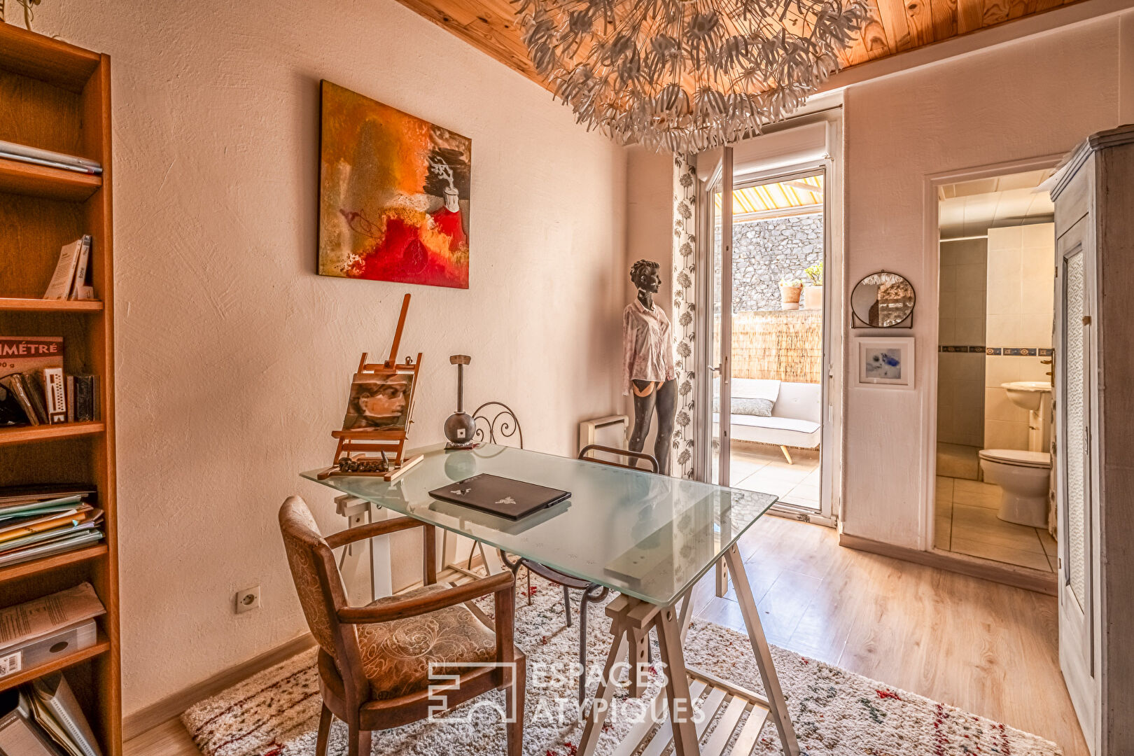 Appartement lumineux avec terrasse, au calme, à deux pas des Halles de Narbonne
