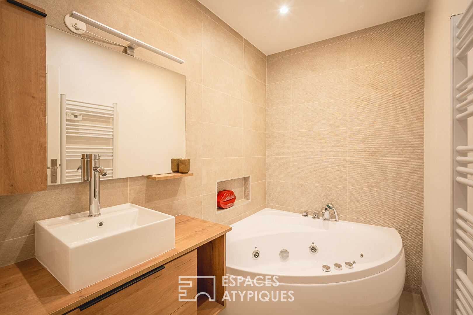 Appartement contemporain et sa tropézienne au coeur de Narbonne