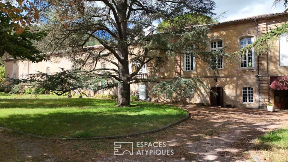 Ancien évêché du XVII au coeur du Pays Cathare - Demeure historique de caractère