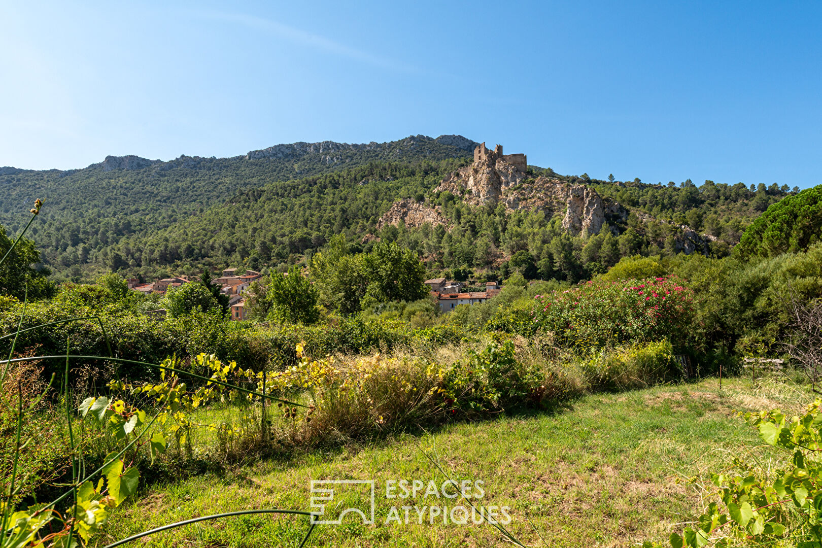 Maison de village atypique de 200 m² avec fort potentiel au coeur de Padern