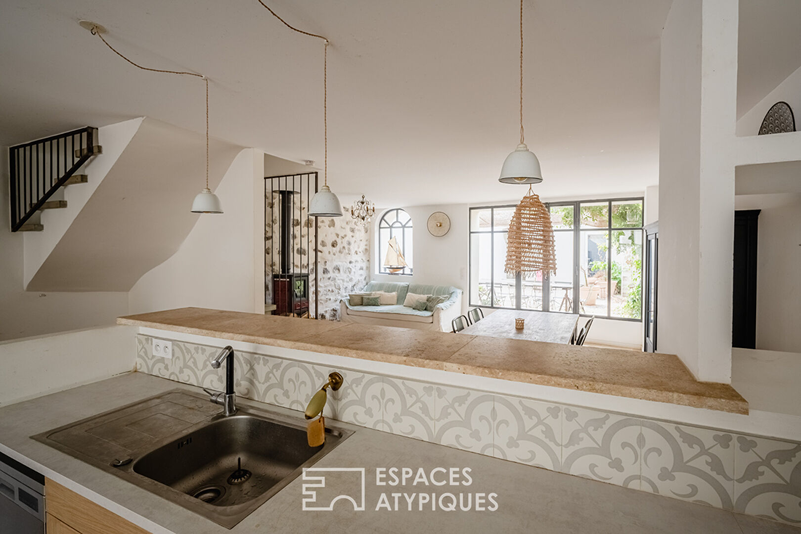 Propriété de charme rénovée avec cour intime, idéal chambres d’hôtes au coeur de Gruissan