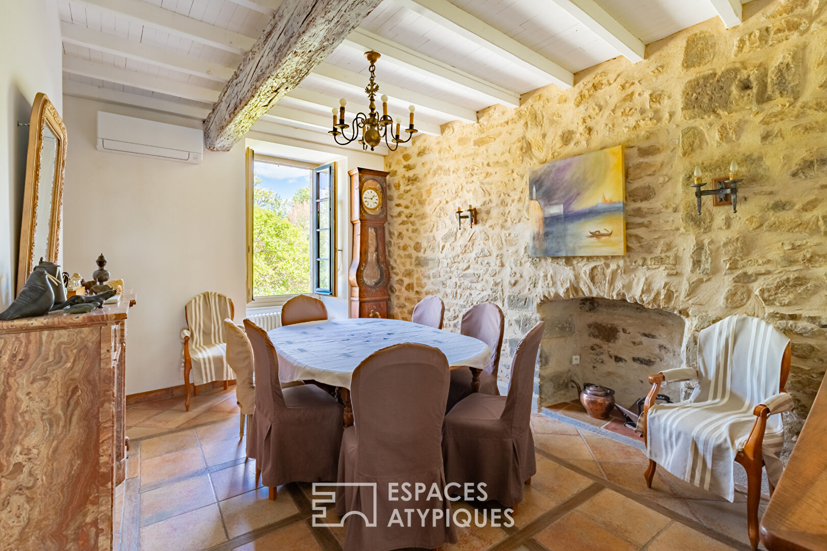 Propriété de caractère rénovée avec gîte, piscine et 4,4 ha – proche Carcassonne