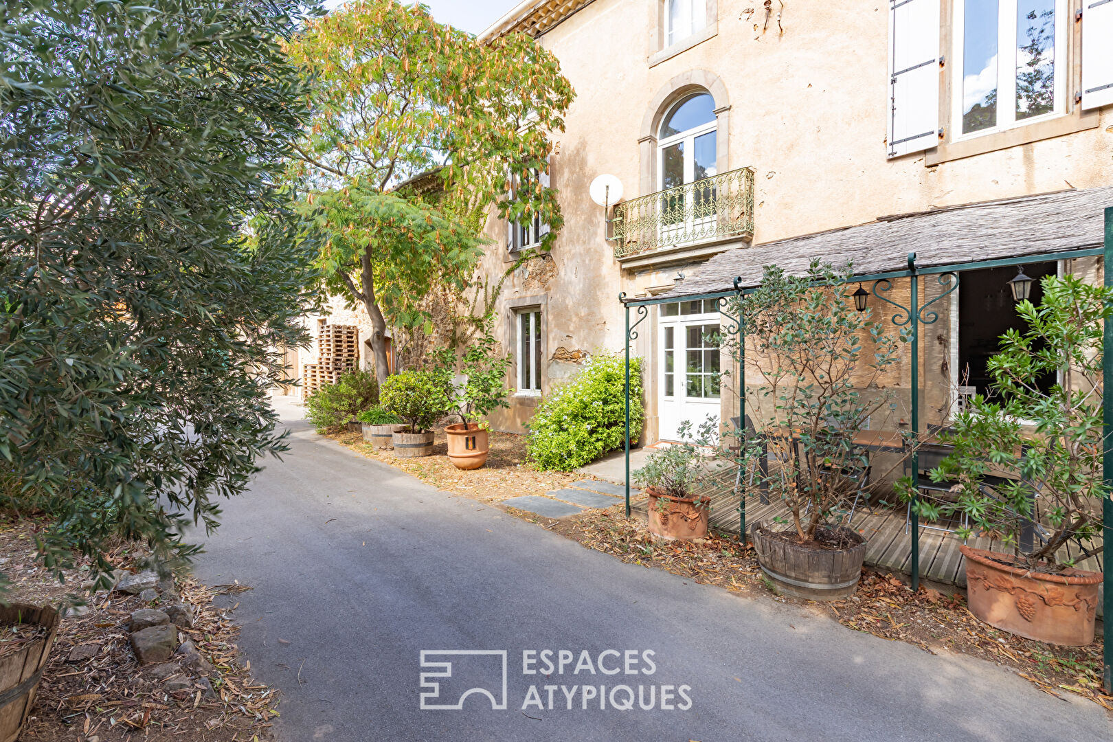 Élégante Maison de Maître et dépendances au coeur des Corbières
