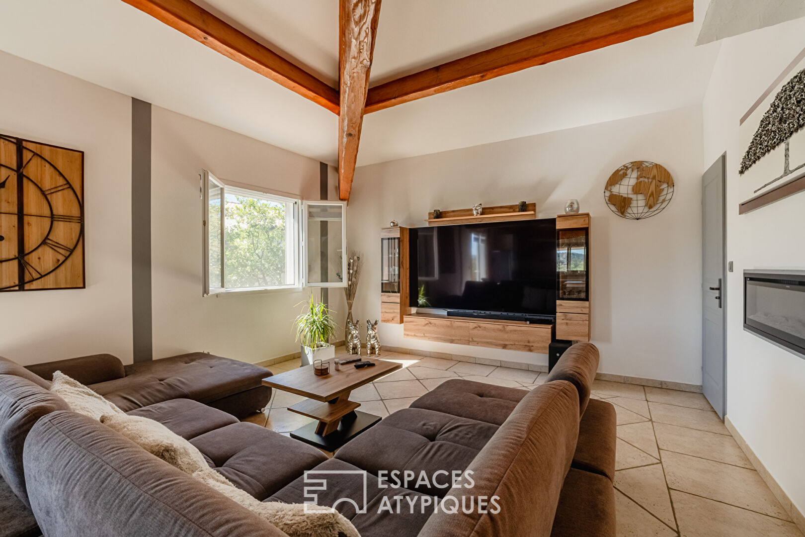 Villa moderne lumineuse avec terrasse dans un cadre paisible