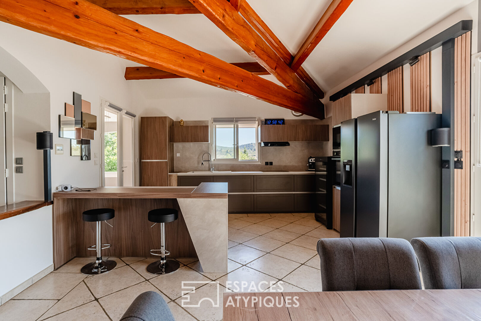 Villa moderne lumineuse avec terrasse dans un cadre paisible