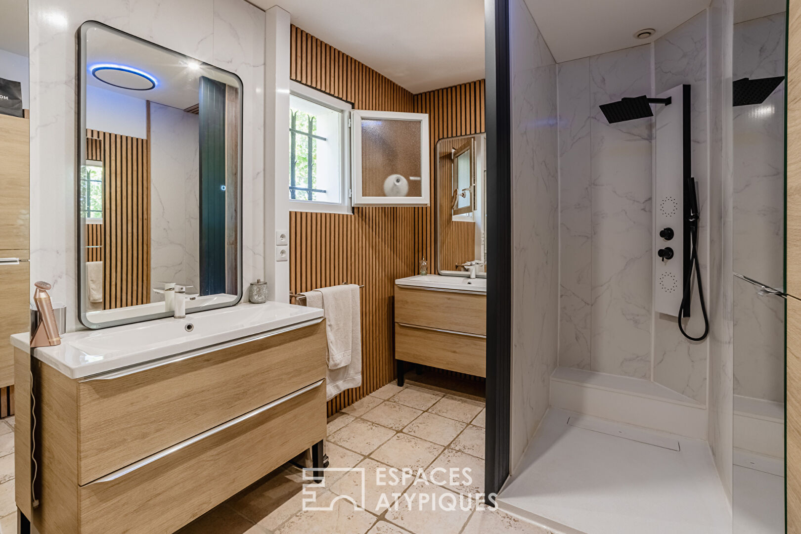 Villa moderne lumineuse avec terrasse dans un cadre paisible