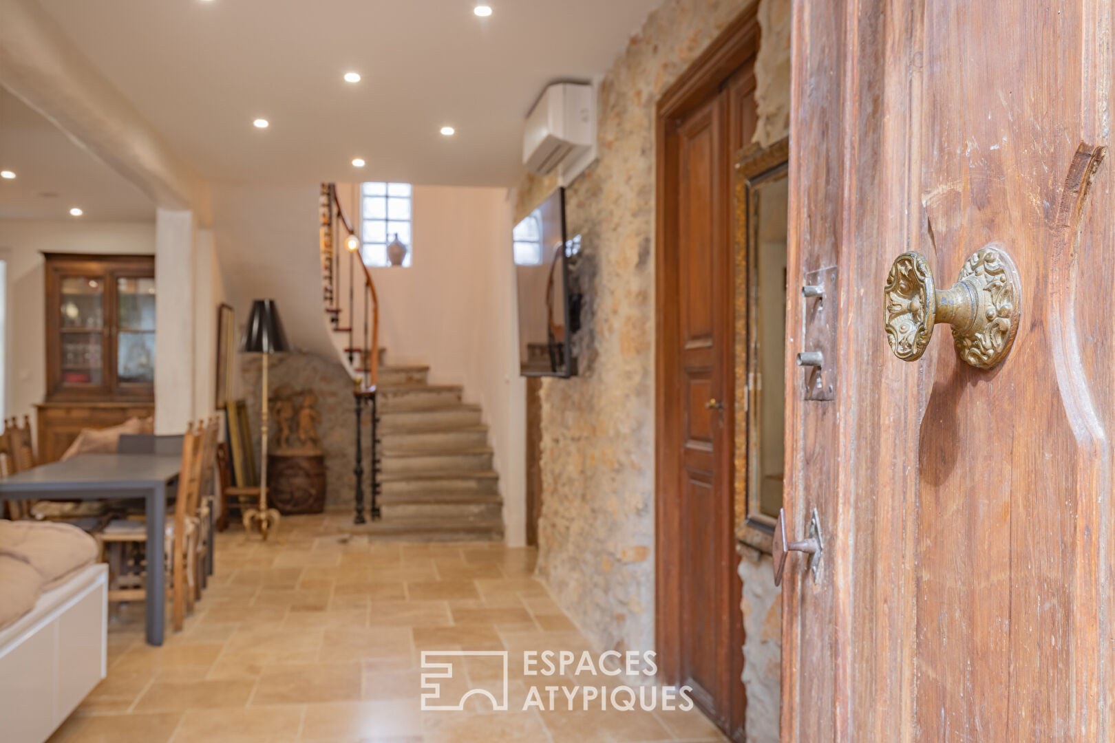 Maison familiale et chambres d’hôtes – 328 m² rénovés au coeur des Corbières