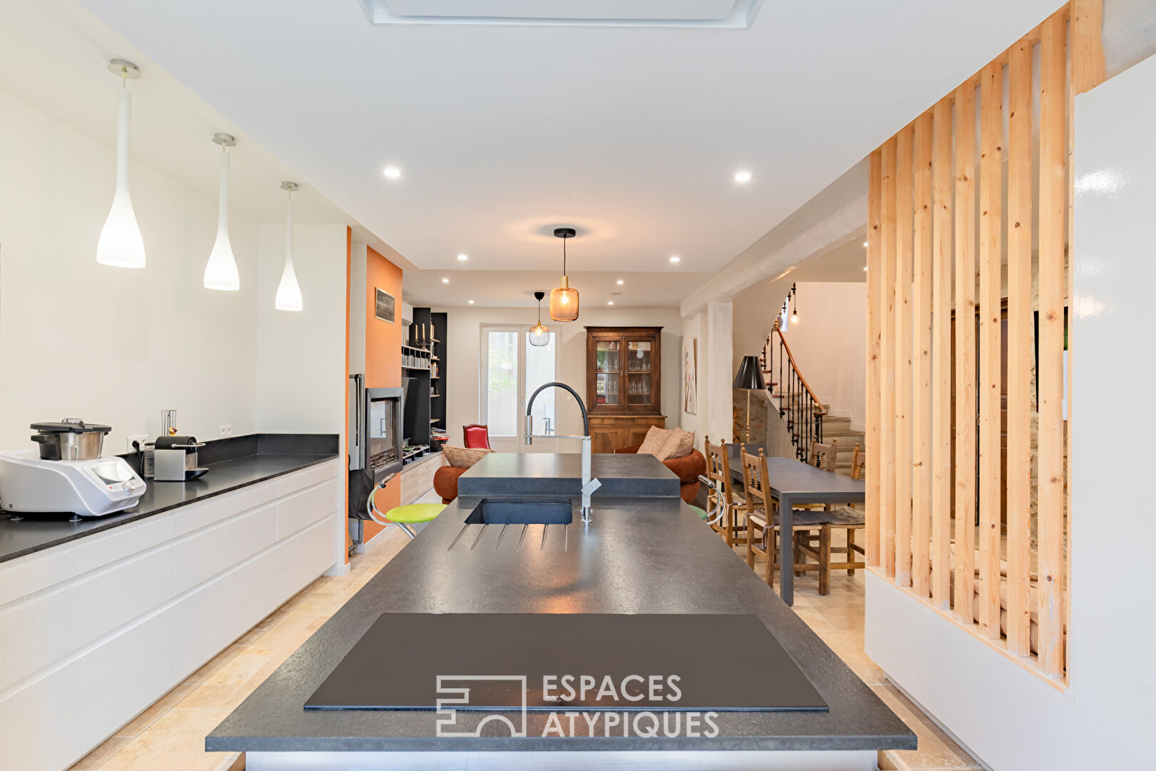 Maison familiale et chambres d’hôtes – 328 m² rénovés au coeur des Corbières