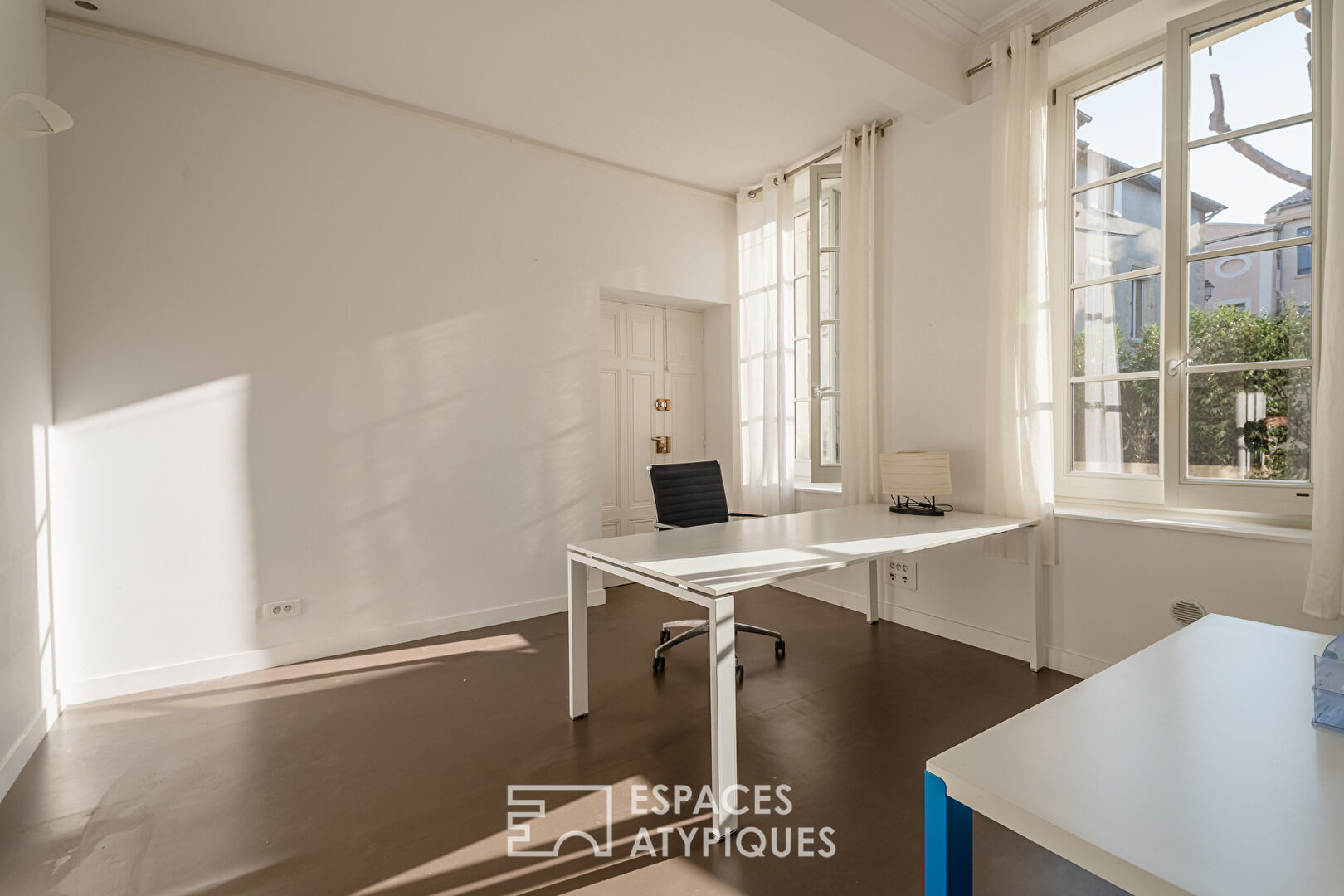 Local professionnel spacieux et sécurisé en centre-ville de Narbonne