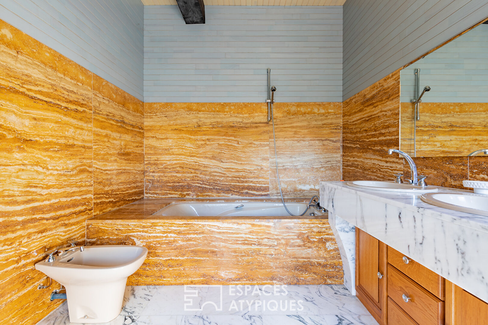 Charming house with generous living spaces and potential in Alet-les-Bains