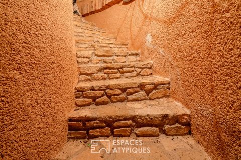 Maison atypique avec jardin paysager et architecture singulière