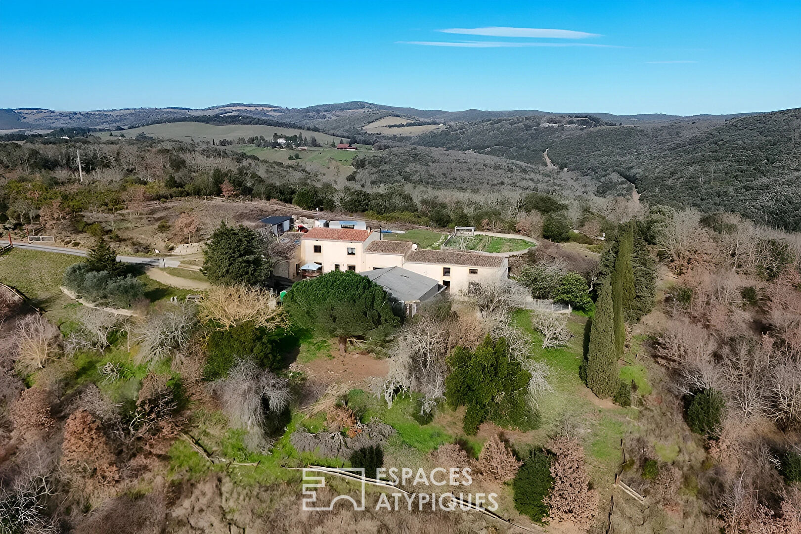 Domaine naturel de 42 ha clos avec ferme rénovée et gîte – Triangle Carcassonne, Limoux, Bram
