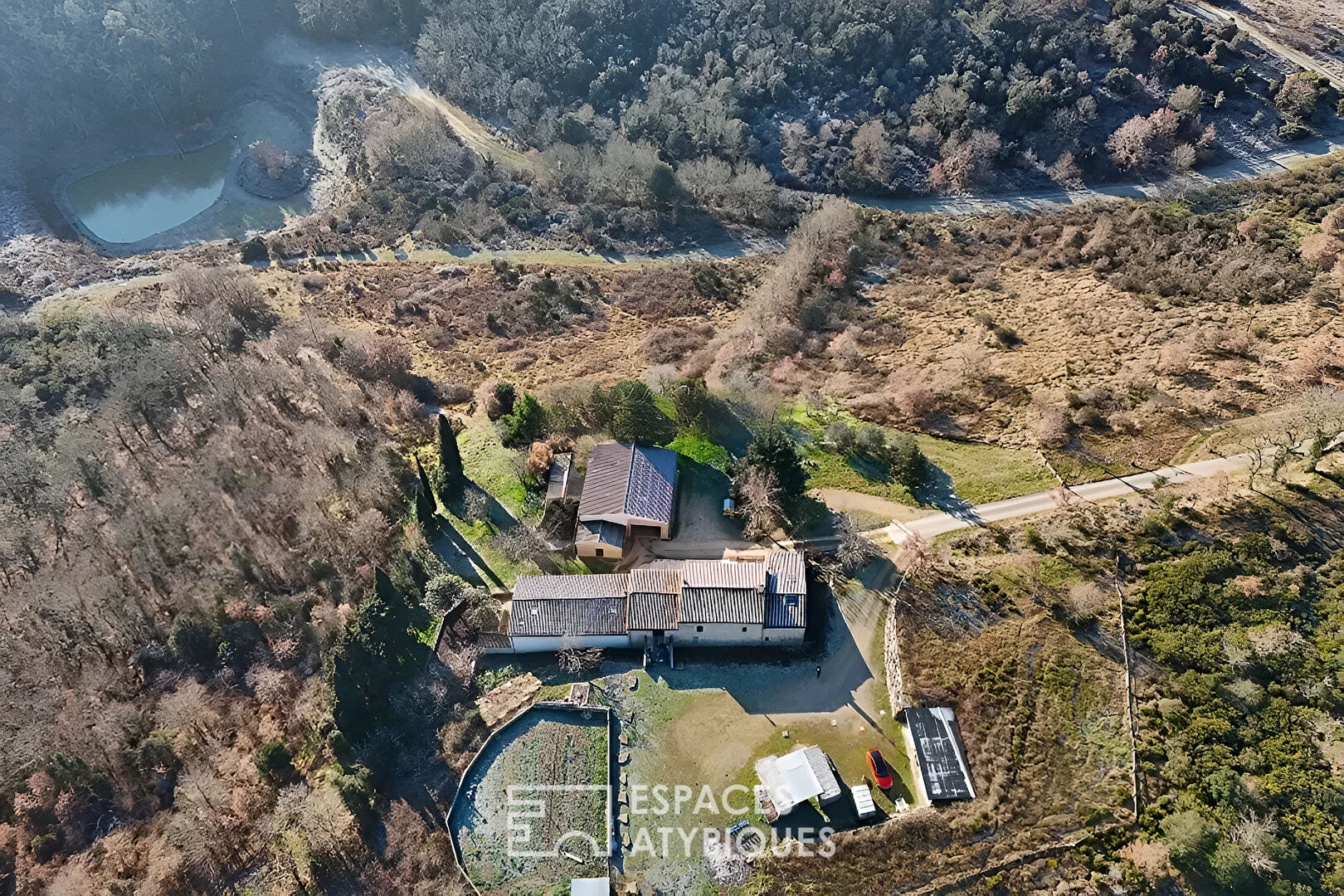 Domaine naturel de 42 ha clos avec ferme rénovée et gîte – Triangle Carcassonne, Limoux, Bram