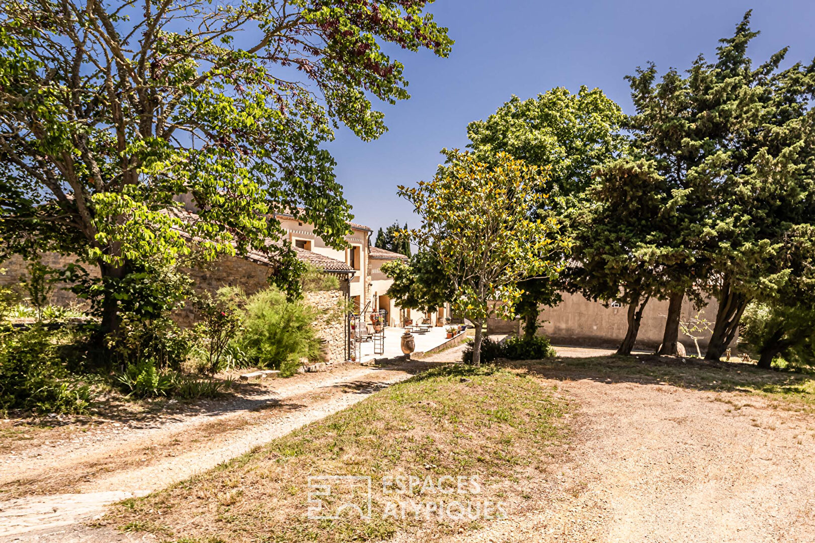 Domaine naturel de 42 ha clos avec ferme rénovée et gîte – Triangle Carcassonne, Limoux, Bram