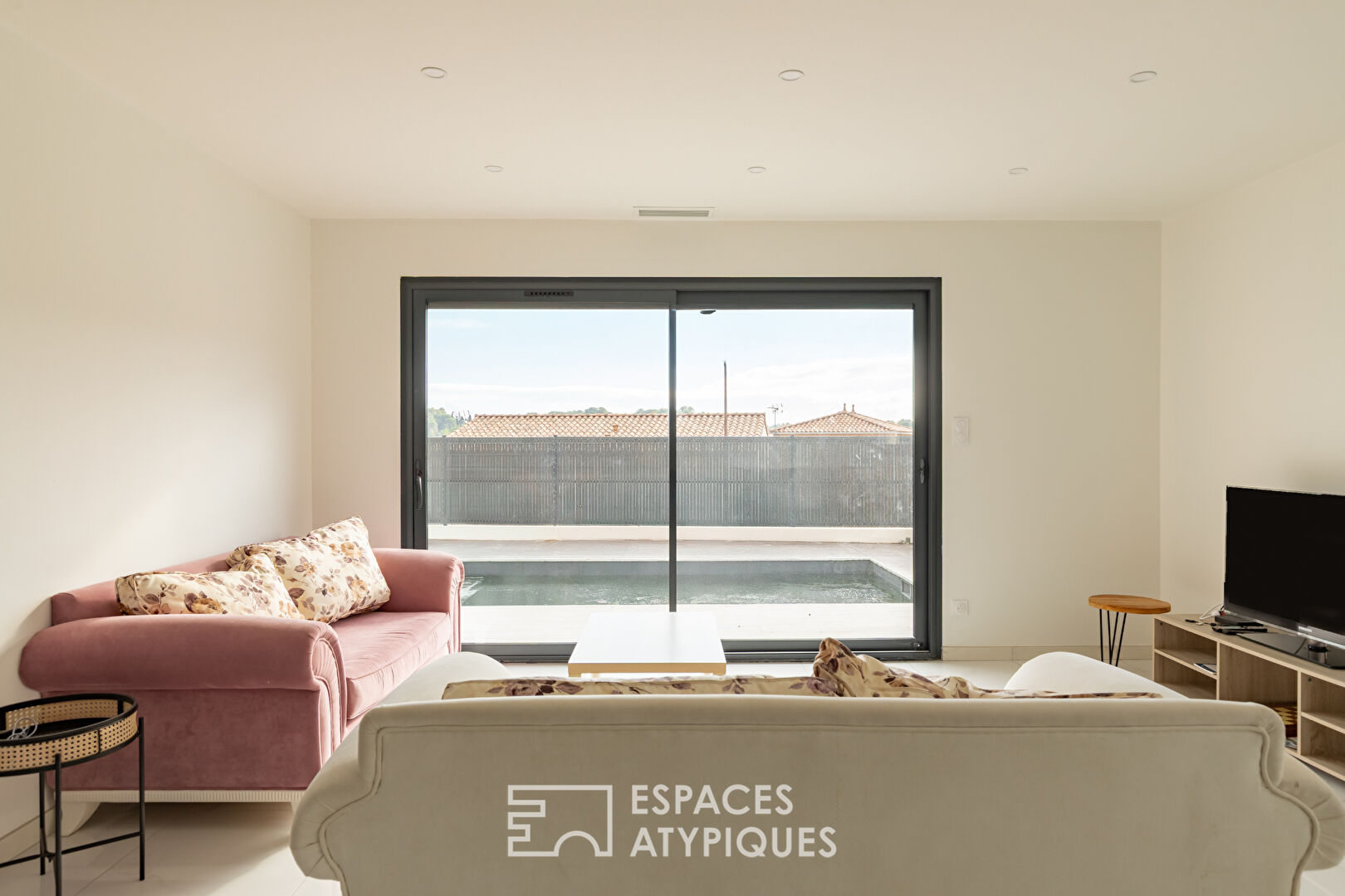 Villa contemporaine avec piscine et garage à Villeneuve-Minervois