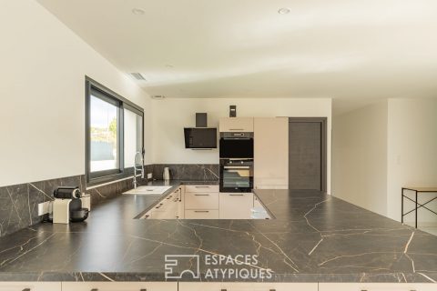Villa contemporaine avec piscine et garage à Villeneuve-Minervois