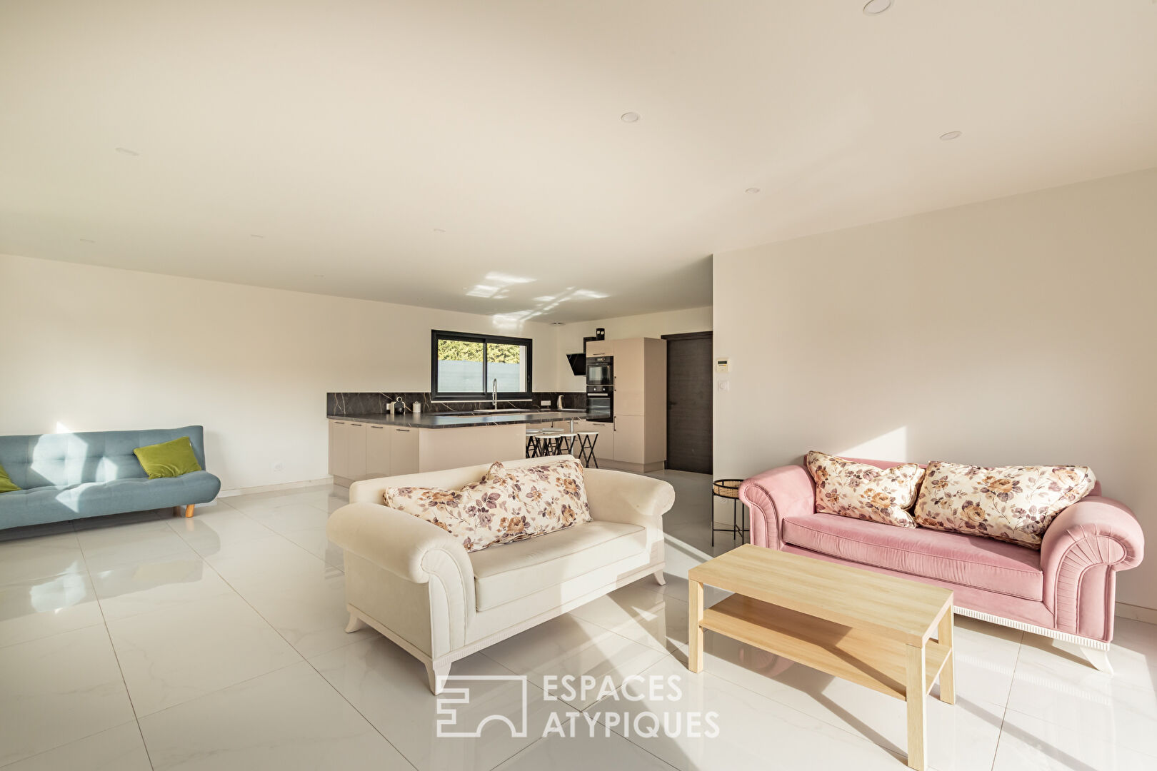 Contemporary villa with swimming pool and garage in Villeneuve-Minervois