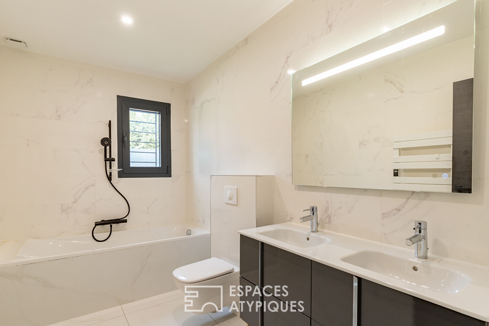 Contemporary villa with swimming pool and garage in Villeneuve-Minervois