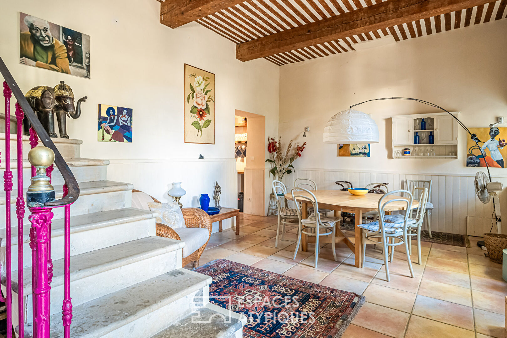 Vigneronne de caractère du XIXe siècle et son gîte indépendant