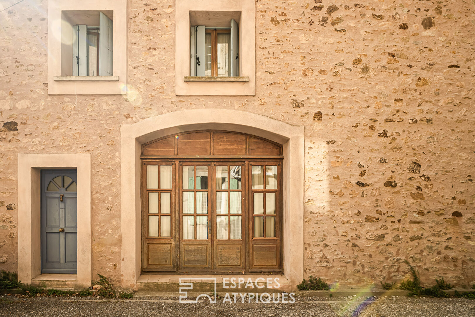 Vigneronne de caractère du XIXe siècle et son gîte indépendant