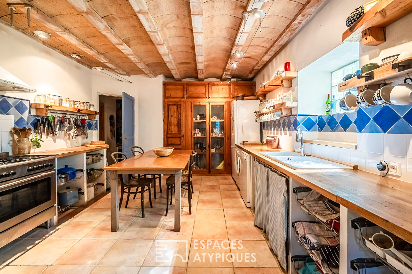 Vigneronne de caractère du XIXe siècle et son gîte indépendant